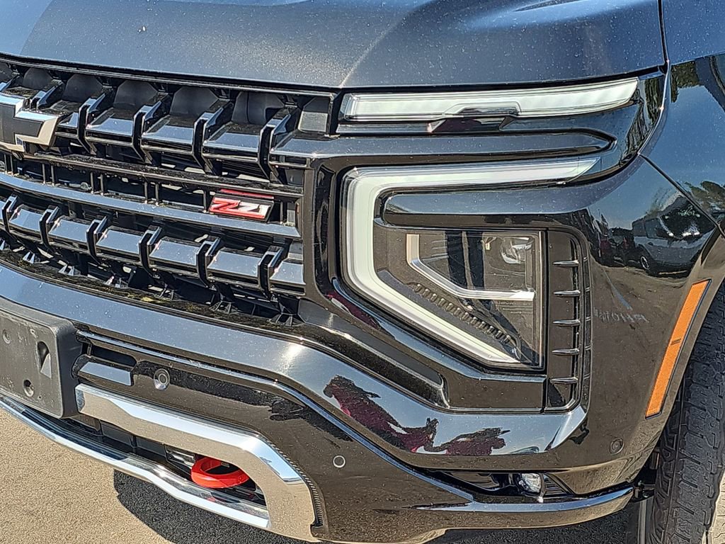 Used 2025 Chevrolet Suburban Z71 image 35