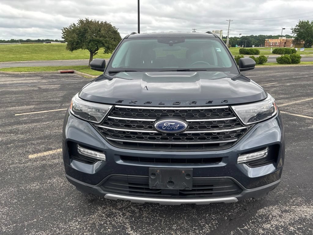 Used 2022 Ford Explorer XLT AWD/4WD image 2
