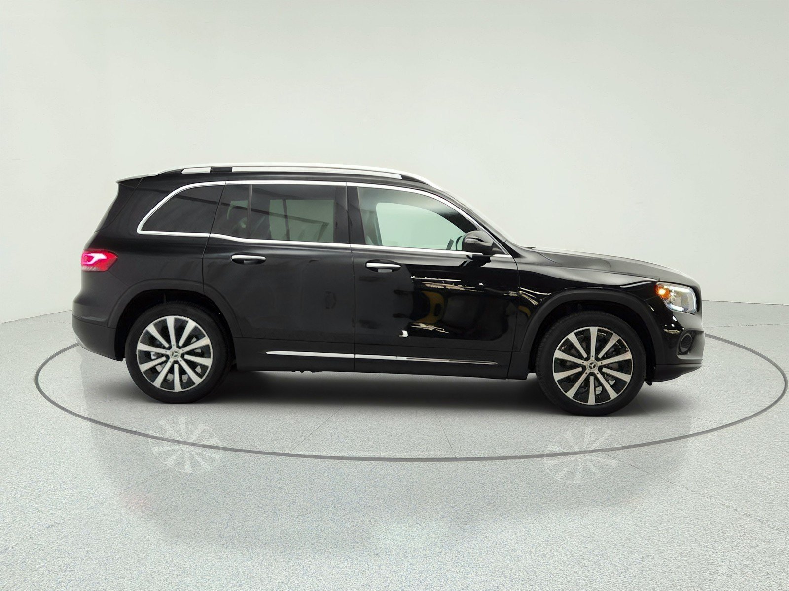 Used 2022 Mercedes-Benz GLB 250 image 4
