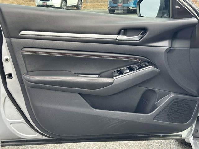 Used 2023 Nissan Altima 2.5 SR w/ SR Premium Package image 13