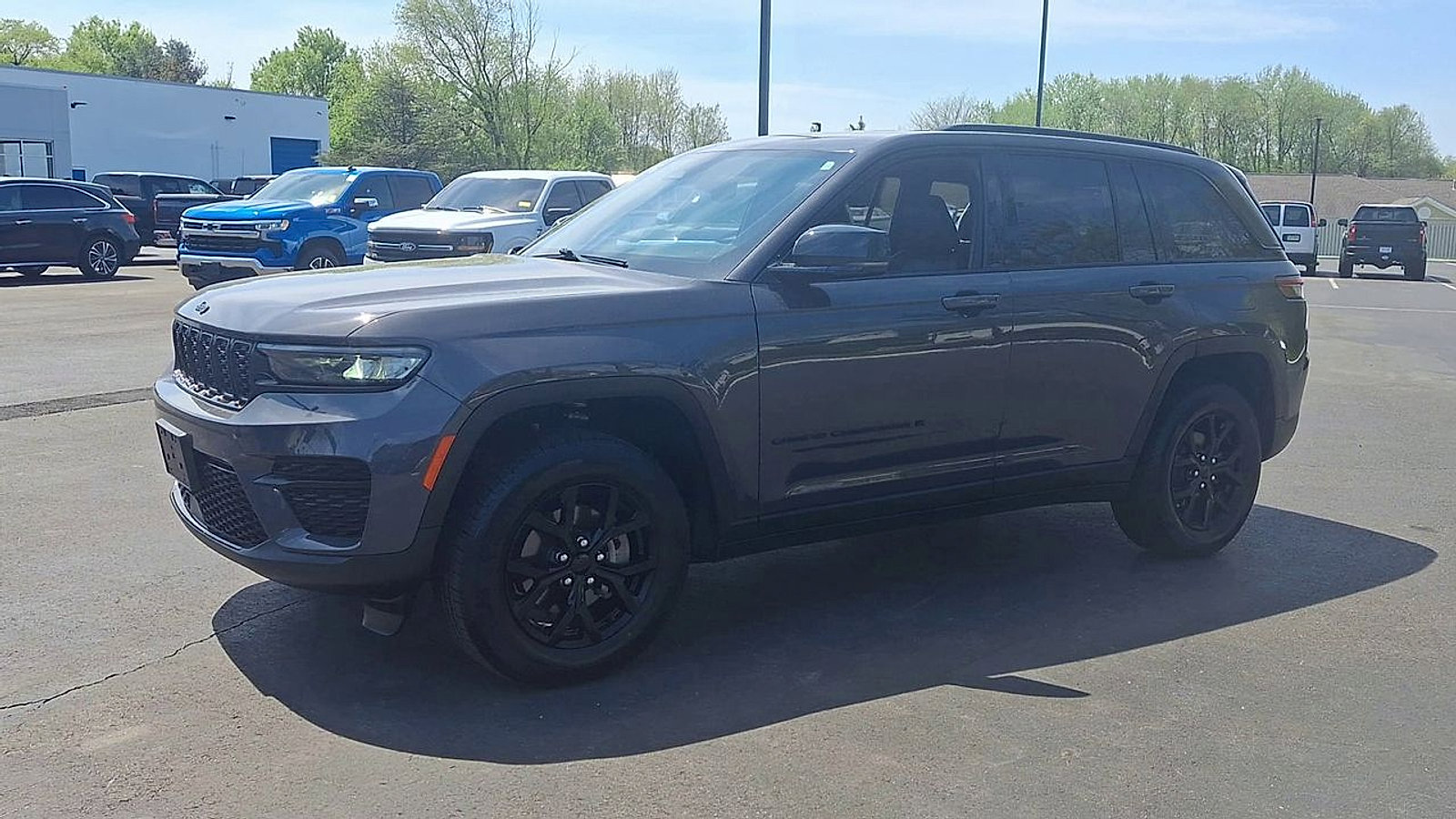 Used 2024 Jeep Grand Cherokee Altitude AWD/4WD image 7