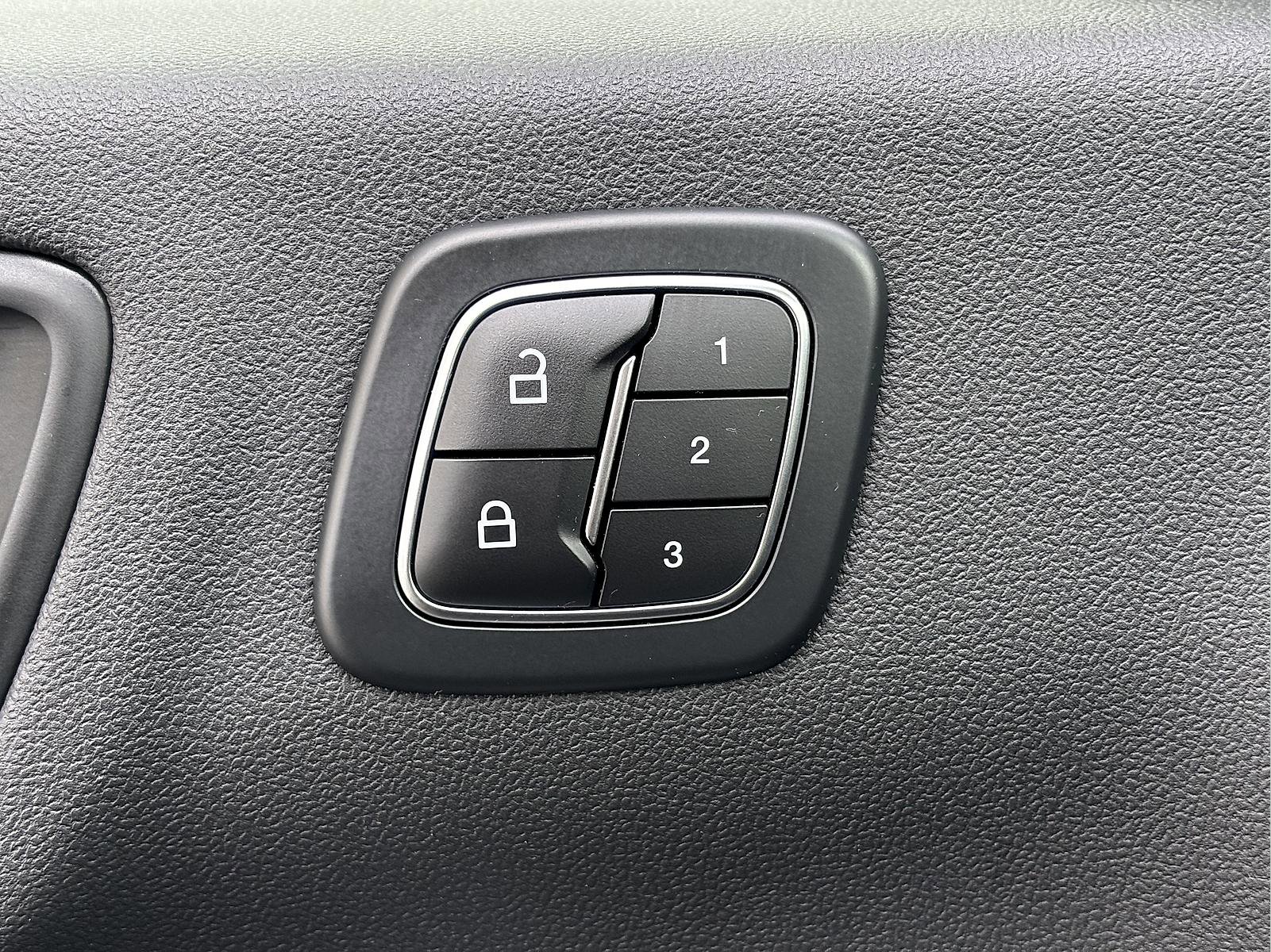 Used 2024 Ford Escape Platinum AWD/4WD image 19