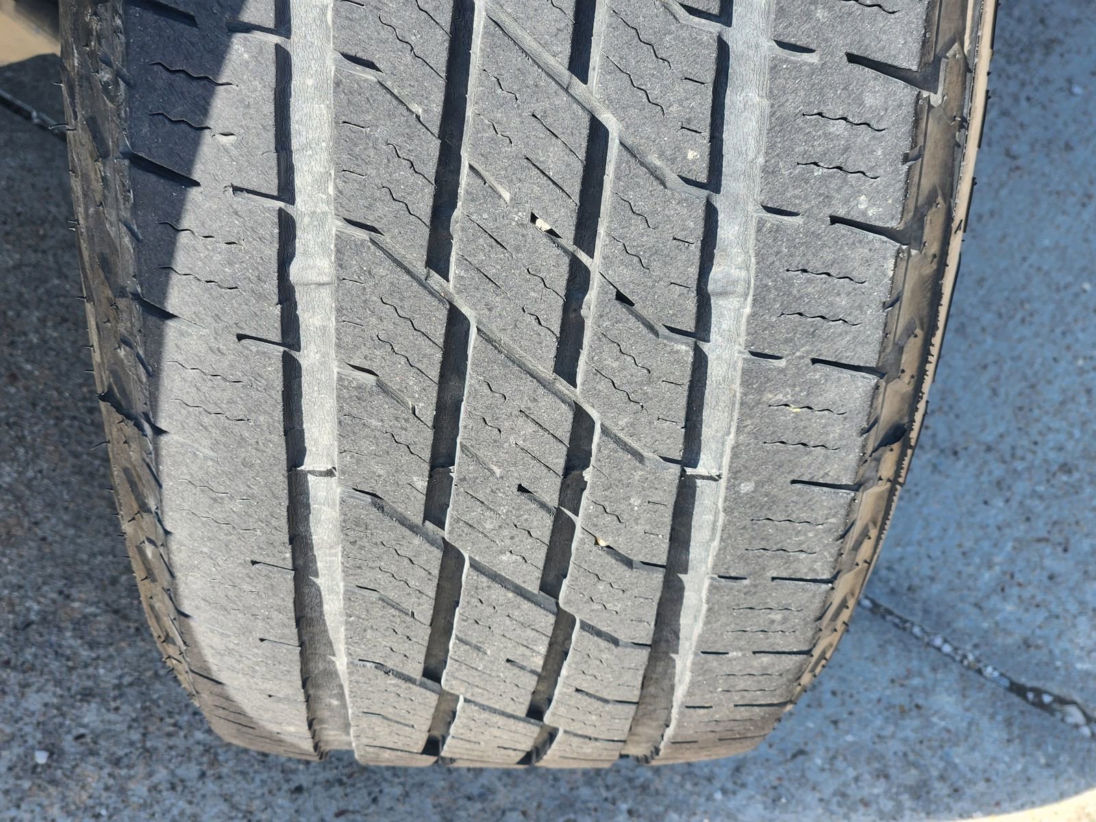 Used 2022 Ford Explorer XLT w/ Equipment Group 202A image 12