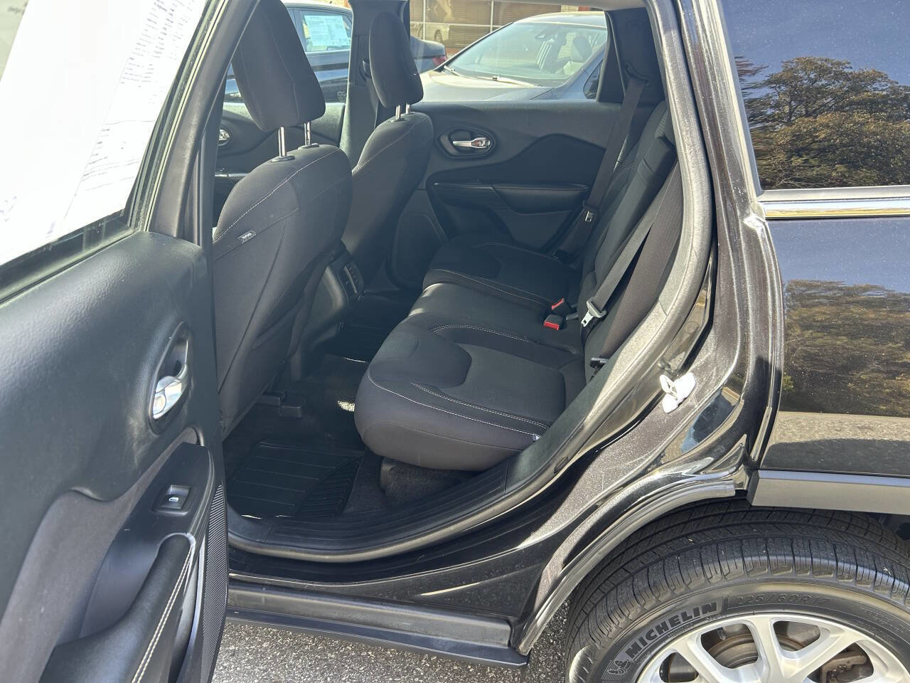 Used 2016 Jeep Cherokee Latitude image 21