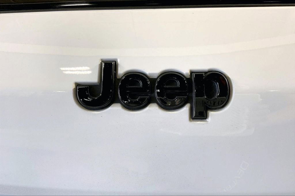 Used 2023 Jeep Grand Cherokee L Laredo AWD/4WD image 43