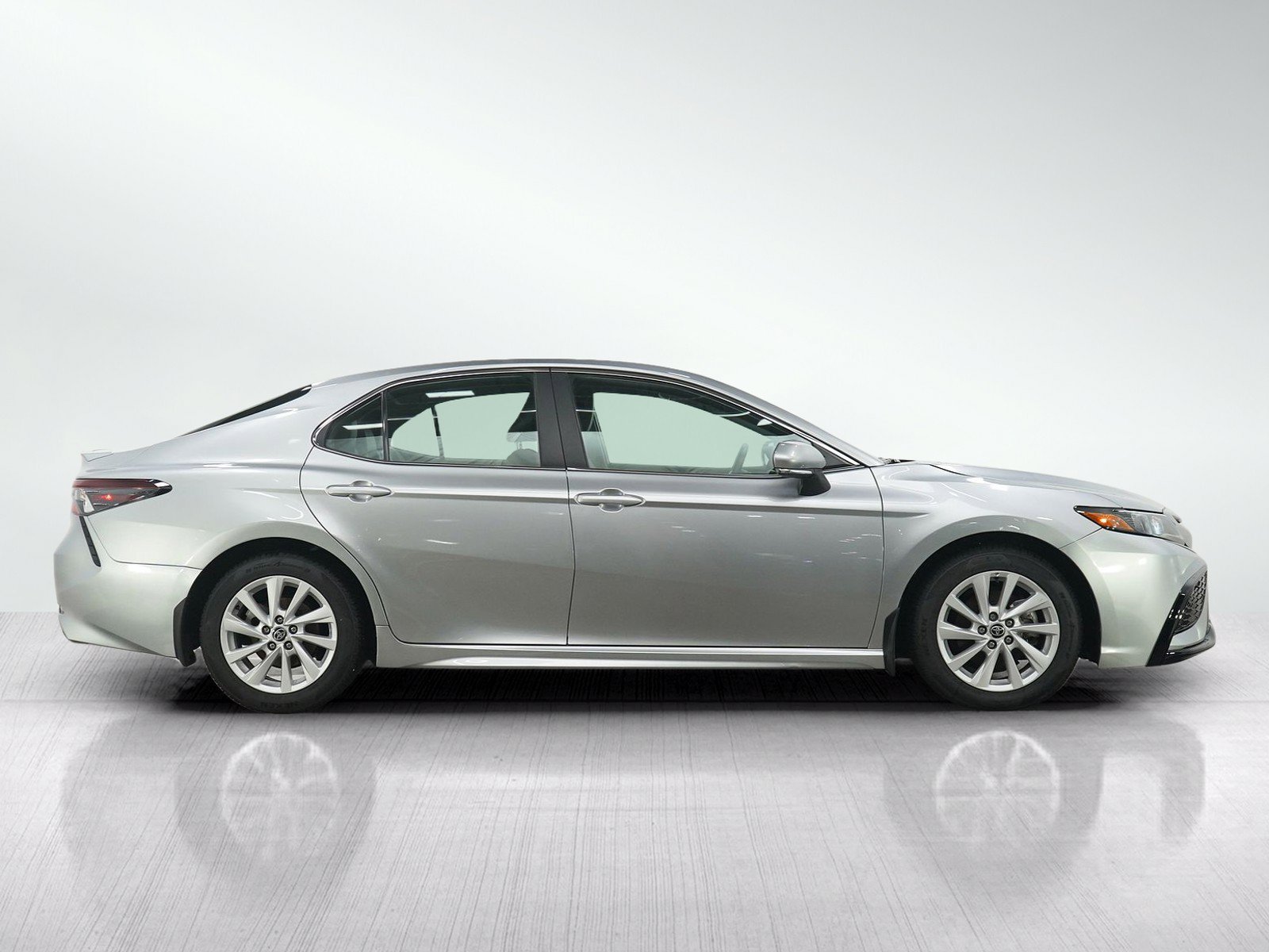 Used 2024 Toyota Camry SE FWD image 6