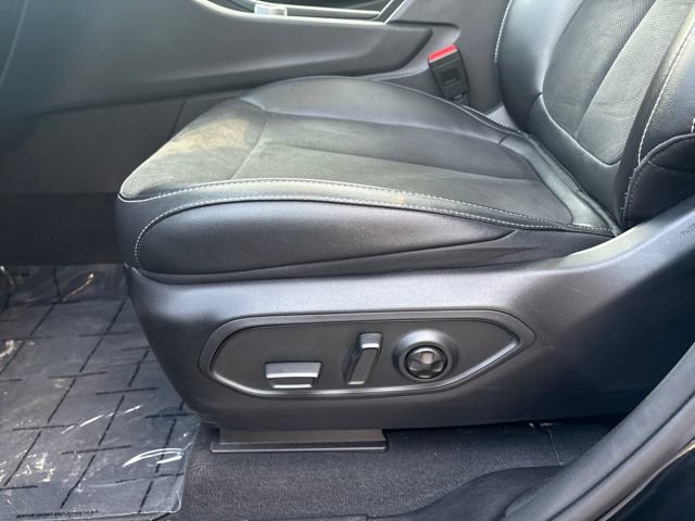 Used 2023 Jeep Grand Cherokee Altitude AWD/4WD image 16