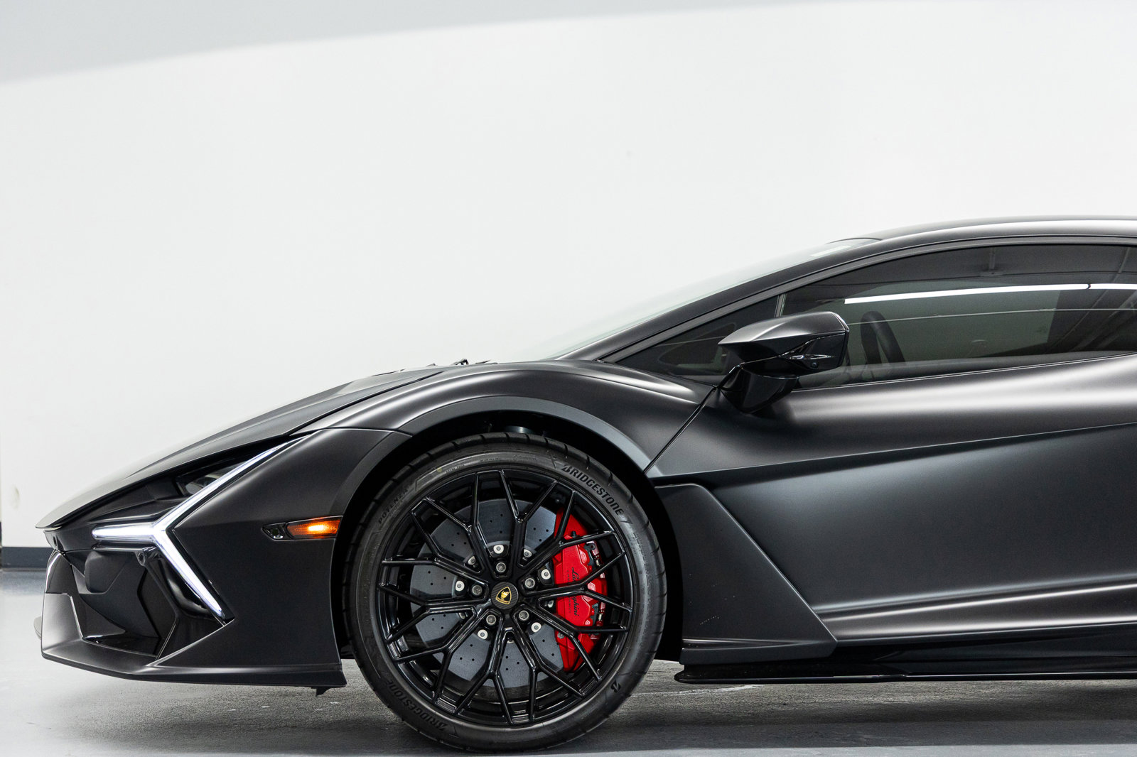 Used 2024 Lamborghini Revuelto image 23