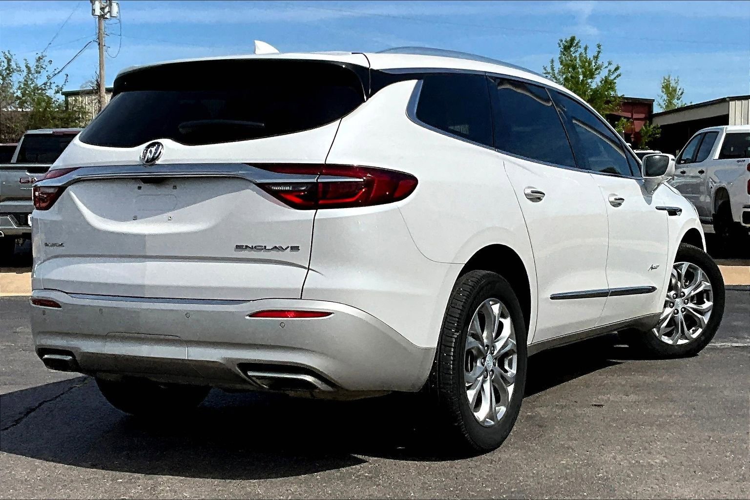 Used 2018 Buick Enclave Avenir w/ Avenir Technology Package image 2