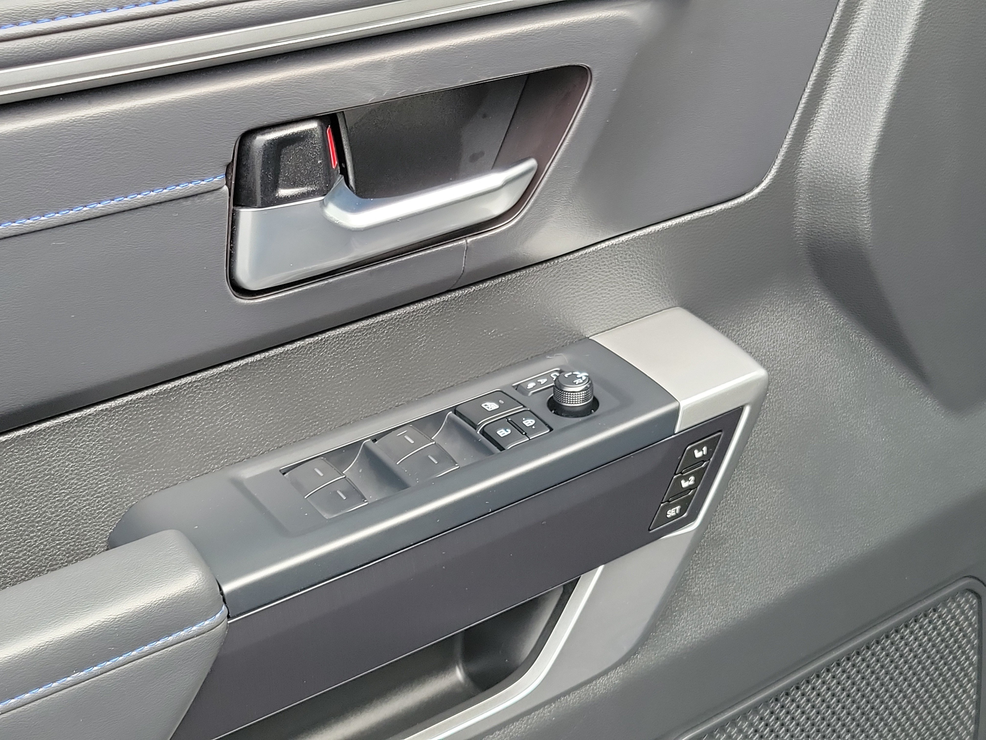 Certified 2025 Toyota Sequoia Platinum AWD/4WD image 20