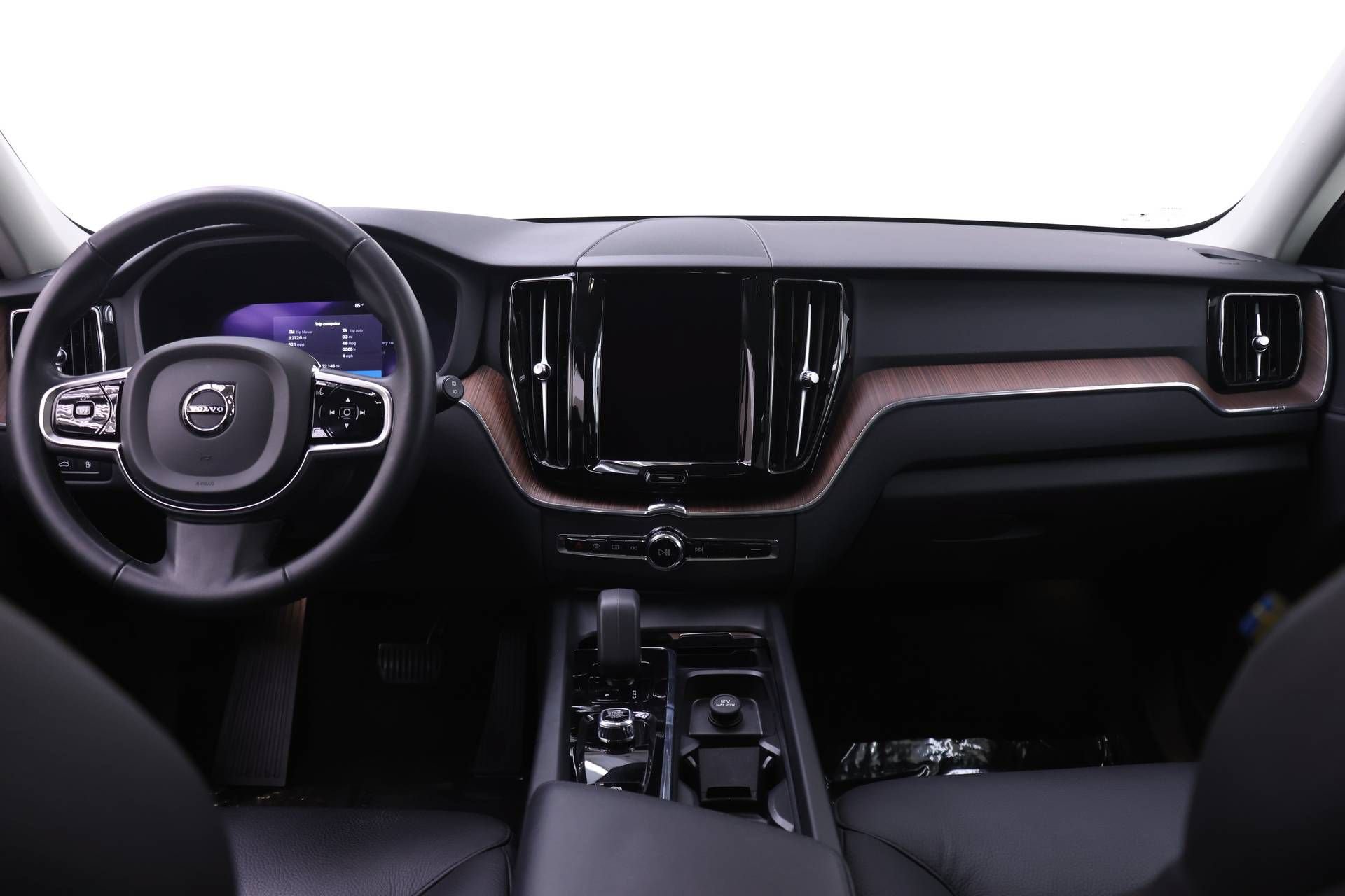 Certified 2024 Volvo XC60 T8 Plus w/ Climate Package AWD/4WD image 8