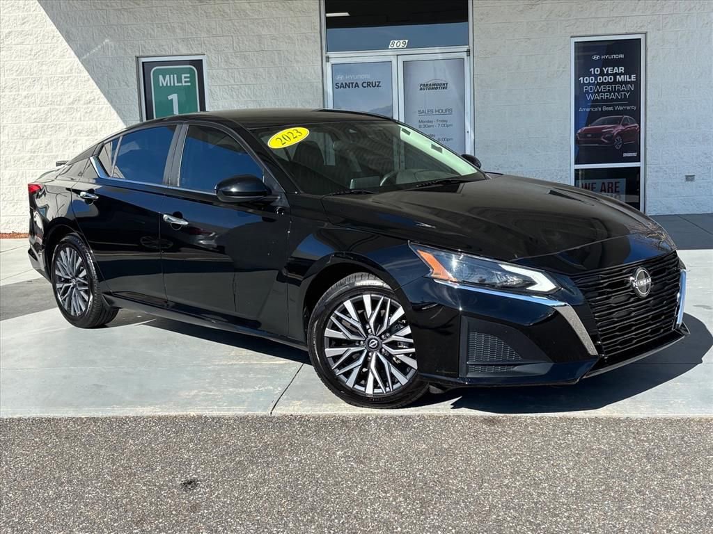 Used 2023 Nissan Altima 2.5 SV image 1