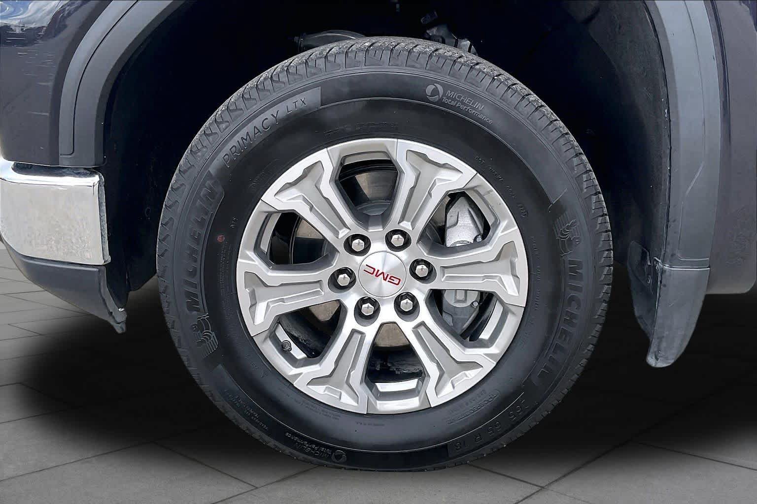 Used 2025 GMC Sierra 1500 SLT AWD/4WD image 10