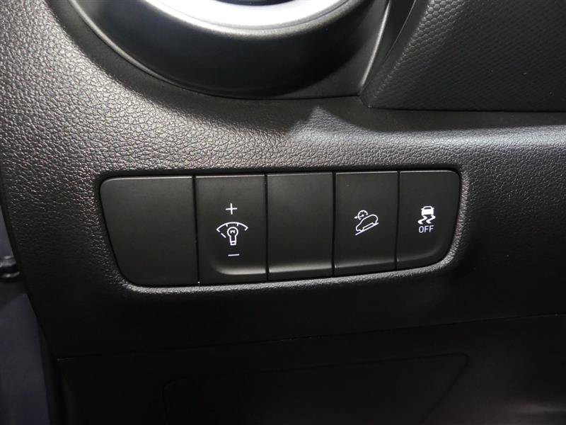 Used 2023 Hyundai Kona SEL FWD image 29