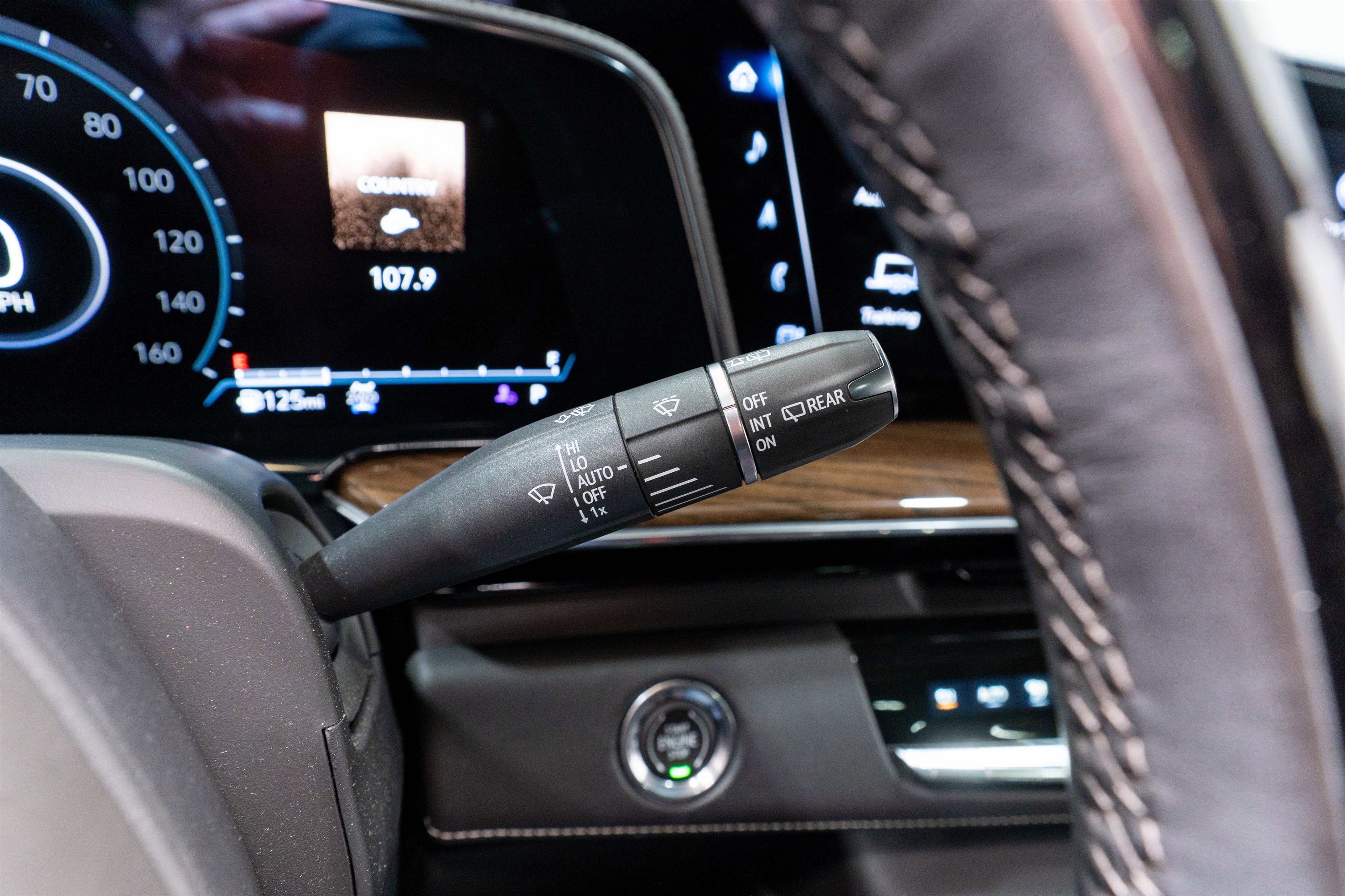 Used 2023 Cadillac Escalade Sport Platinum w/ LPO, ONYX Package image 32