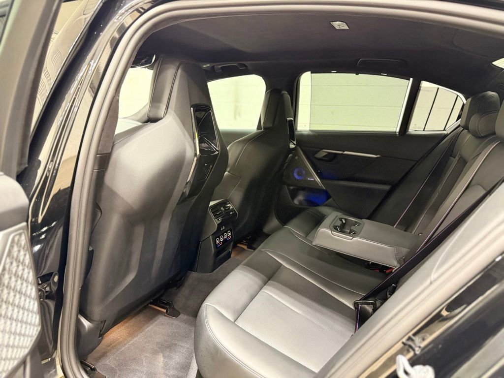 Used 2025 BMW M5 w/ Carbon Package image 40