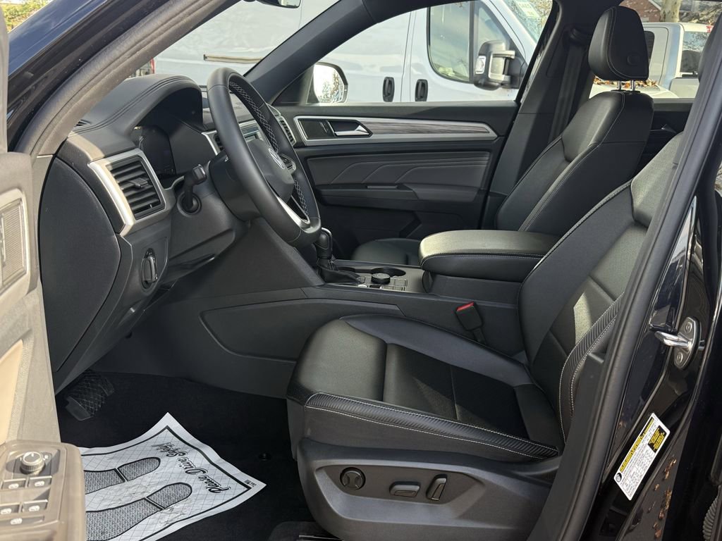 Used 2023 Volkswagen Atlas Cross Sport SE image 11