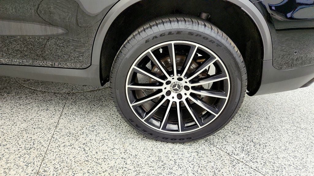 Used 2023 Mercedes-Benz GLC 300 4MATIC Coupe image 9