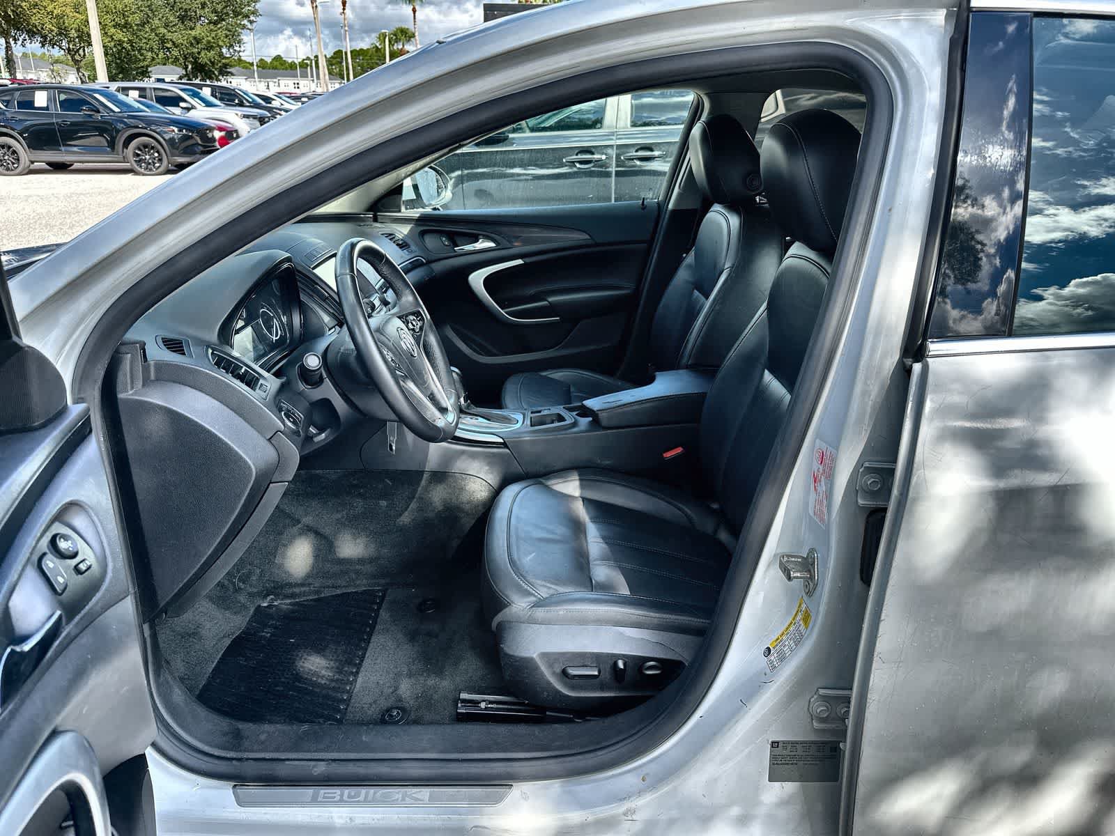 Used 2017 Buick Regal Sport Touring FWD image 2