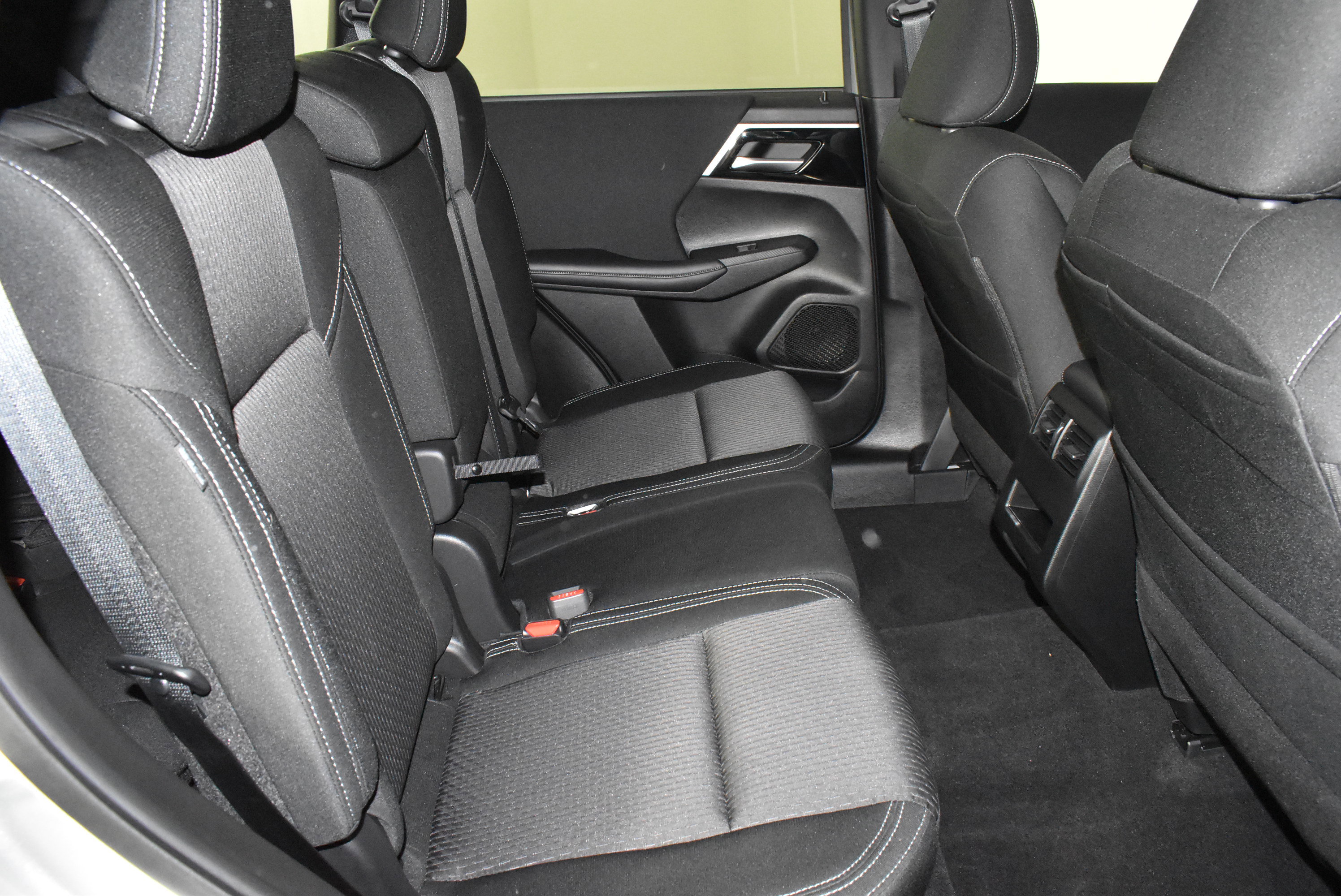 Used 2024 Mitsubishi Outlander ES image 45