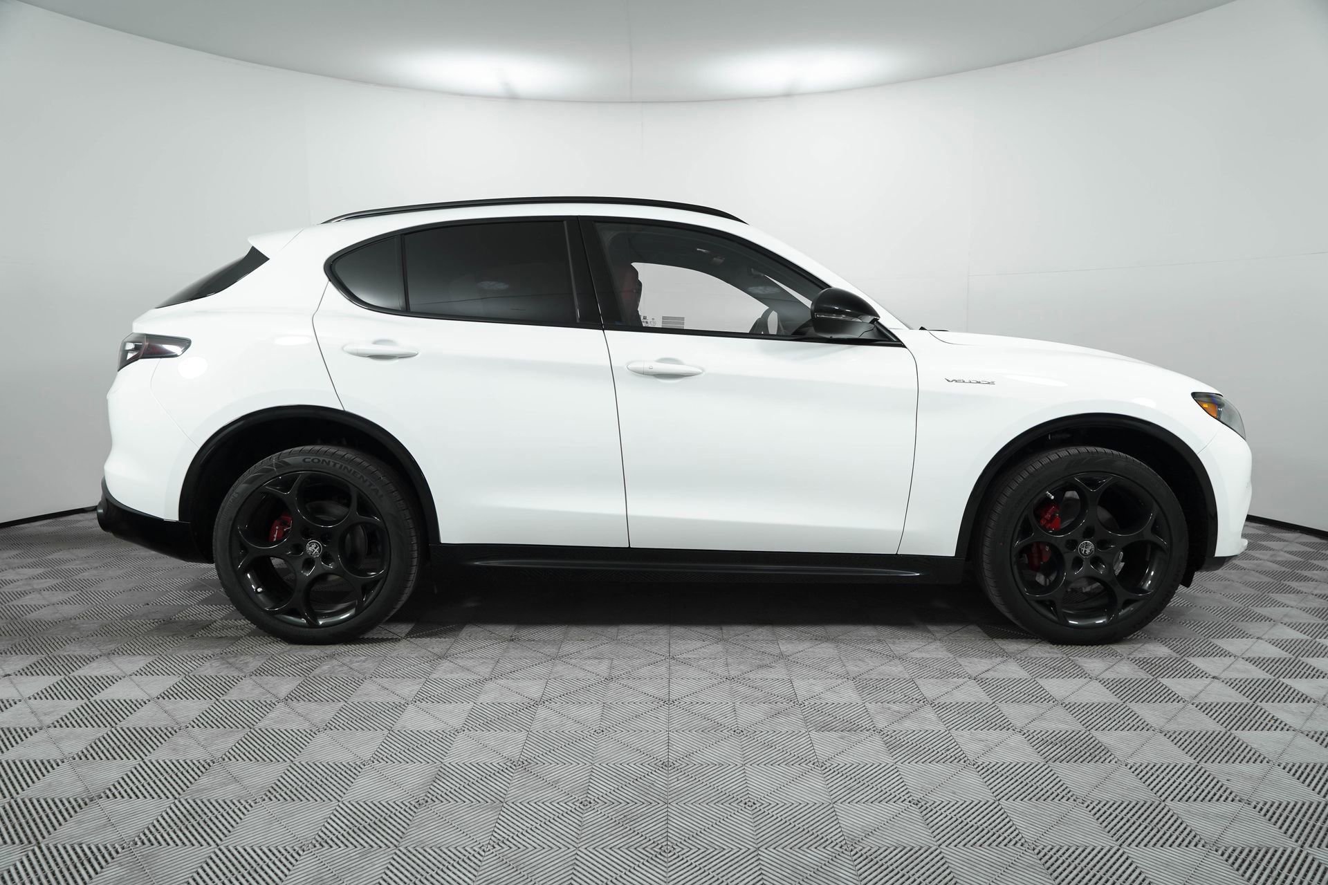 New 2025 Alfa Romeo Stelvio Sprint AWD/4WD image 8