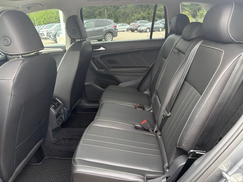 Used 2024 Volkswagen Tiguan SE AWD/4WD image 17