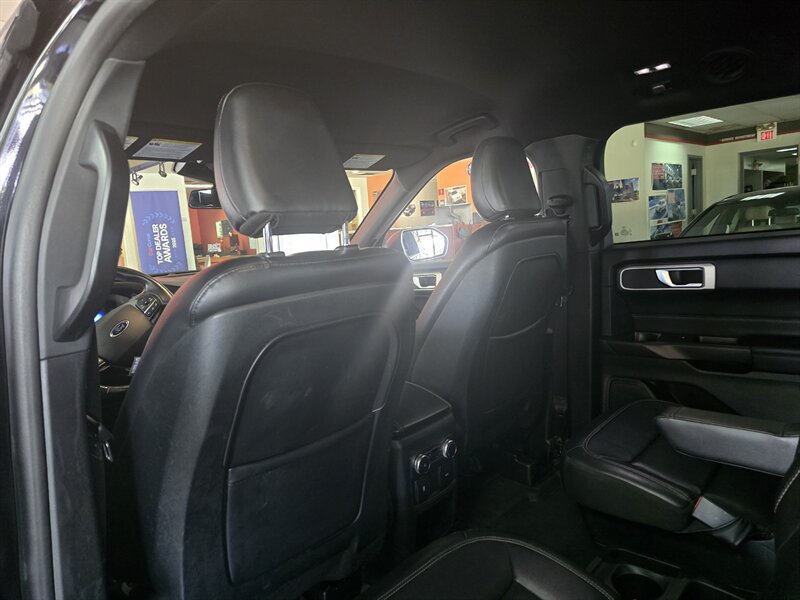 Used 2020 Ford Explorer XLT w/ Equipment Group 202A AWD/4WD image 11