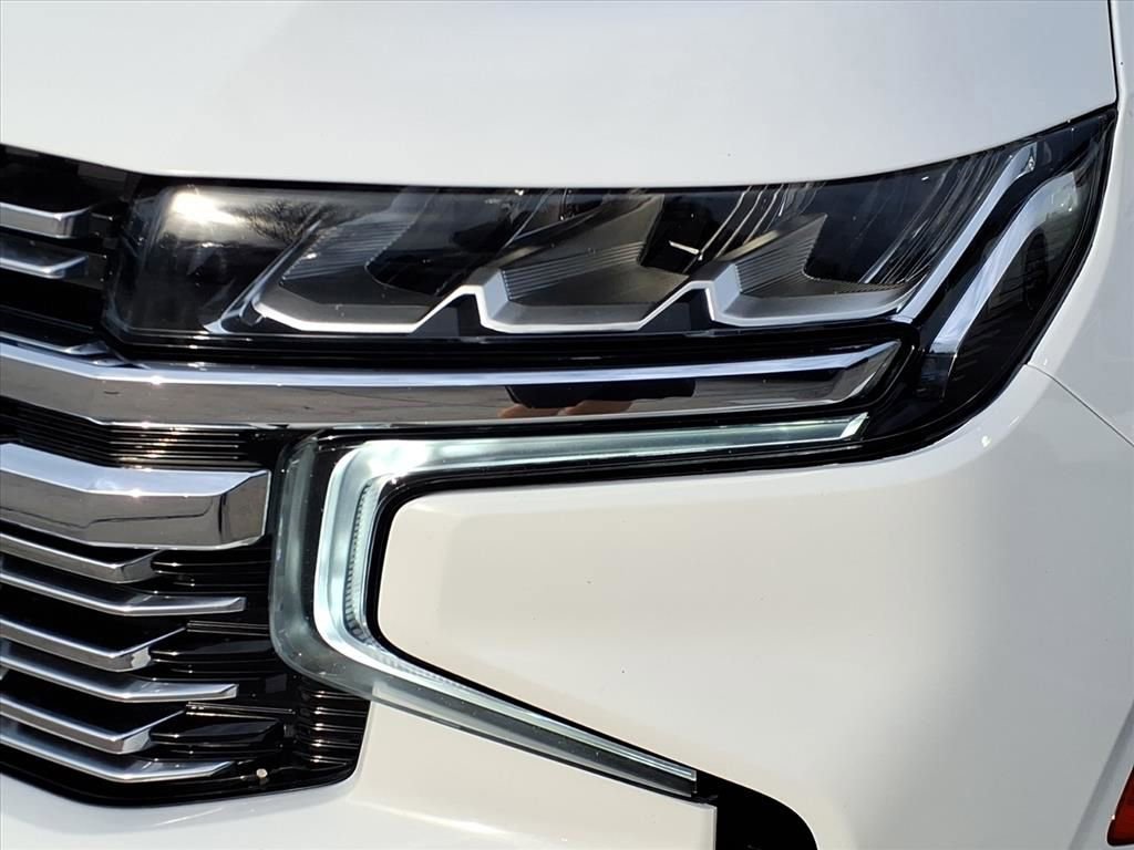 Used 2023 Chevrolet Suburban Premier image 11