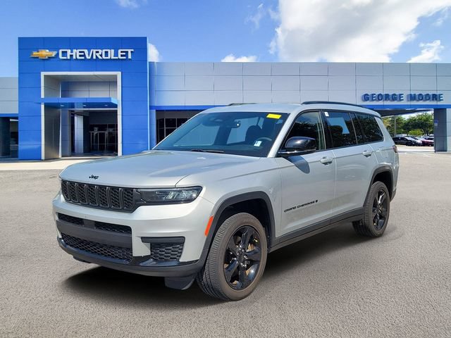 Used 2023 Jeep Grand Cherokee L Laredo RWD image 2