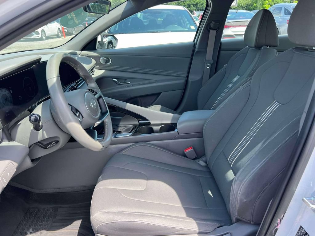 Certified 2025 Hyundai Elantra SEL FWD image 14