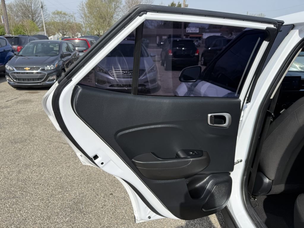 Used 2021 Hyundai Venue SE image 13