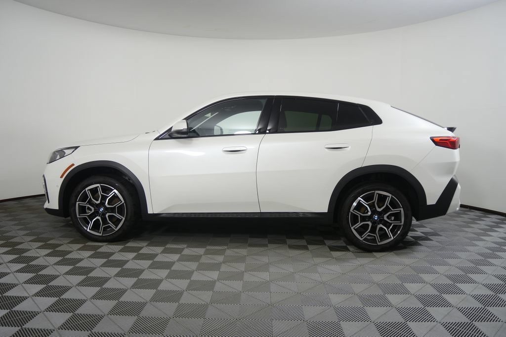 Certified 2025 BMW X2 xDrive28i AWD/4WD image 2