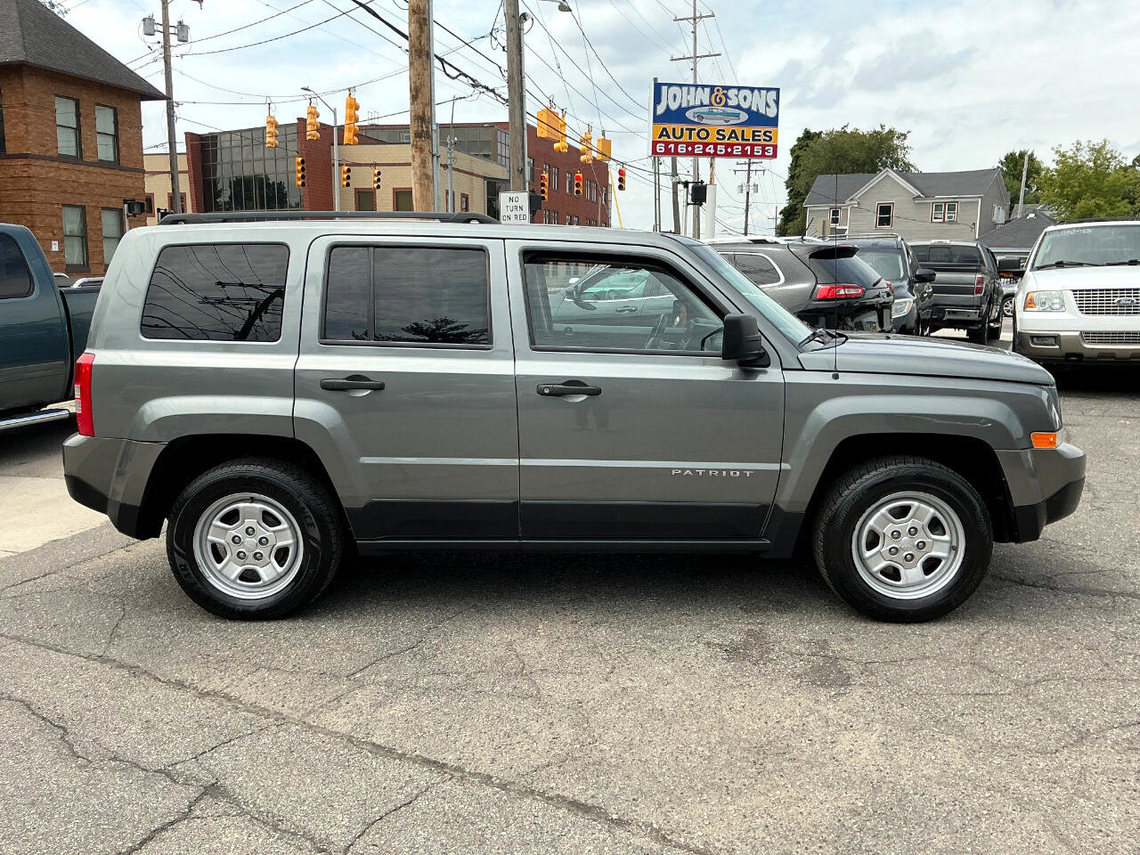 Used 2014 Jeep Patriot Sport image 2