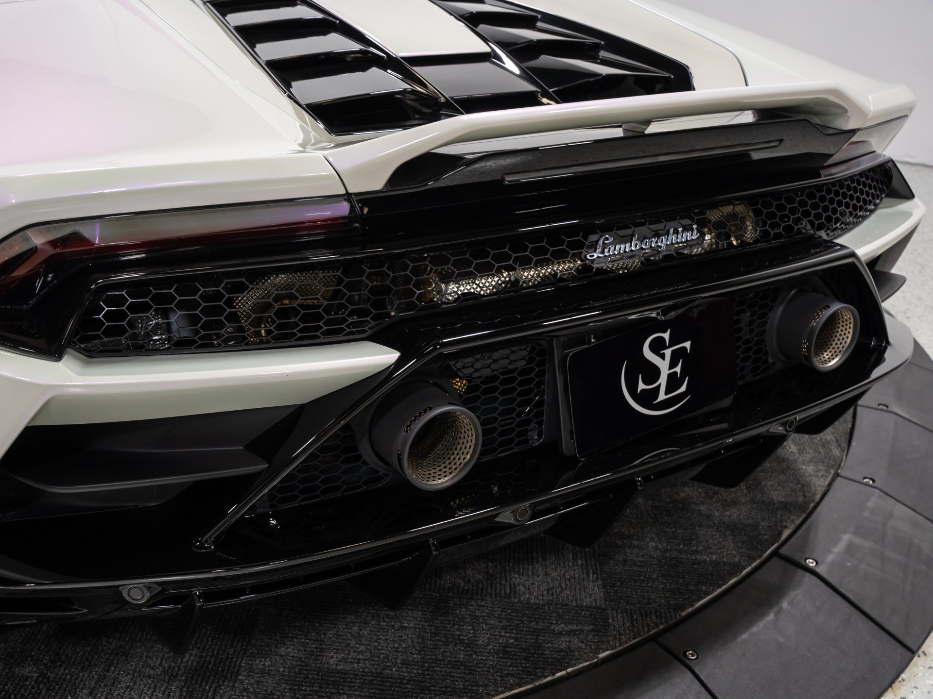 Used 2024 Lamborghini Huracan EVO AWD/4WD image 36