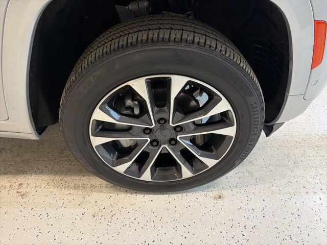 Used 2022 Jeep Grand Cherokee Overland AWD/4WD image 11