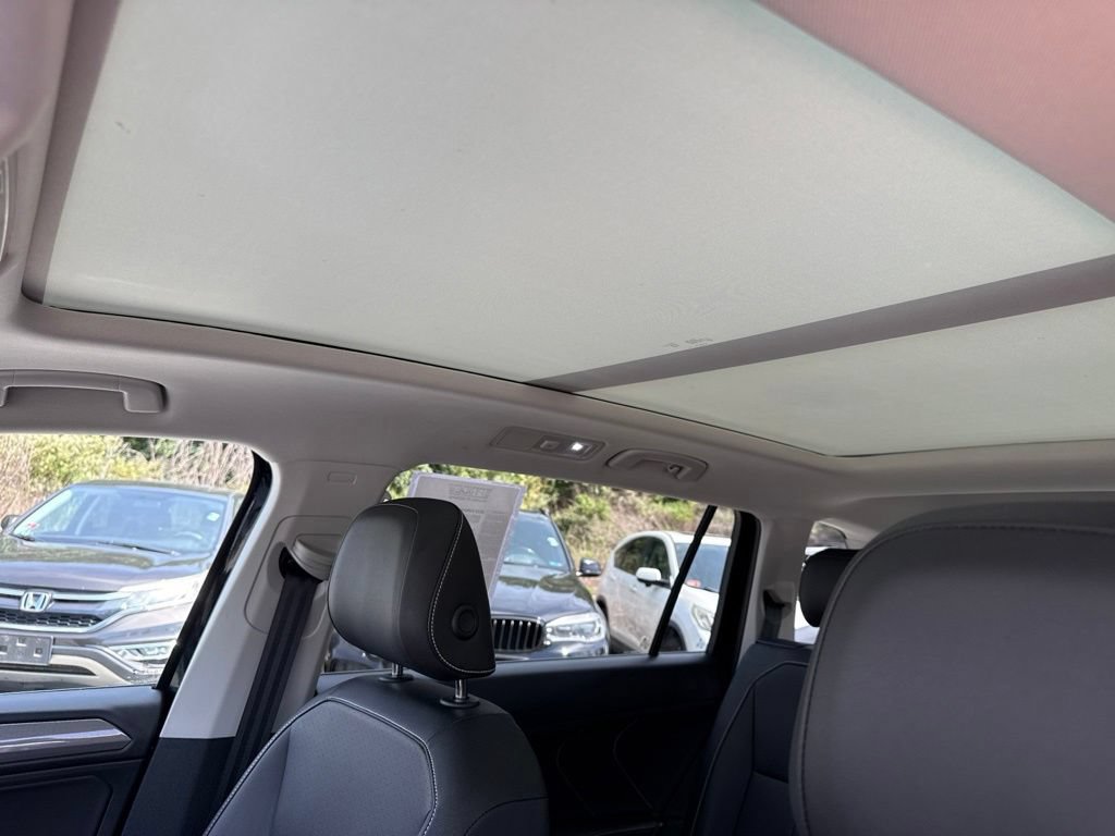 Used 2023 Volkswagen Tiguan SE w/ Panoramic Sunroof Package FWD image 40