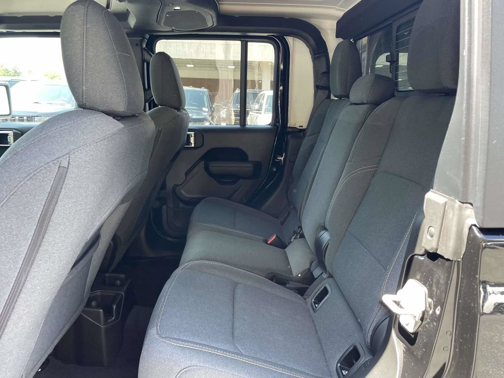 Used 2024 Jeep Gladiator Sport AWD/4WD image 19