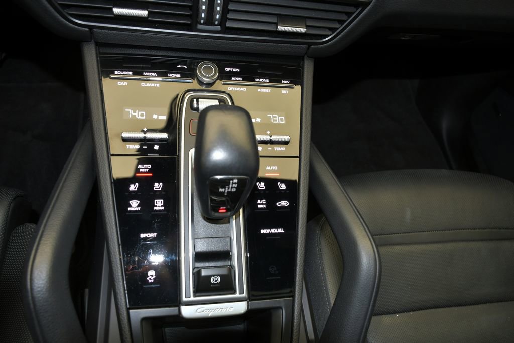 Certified 2023 Porsche Cayenne Platinum Edition AWD/4WD image 34