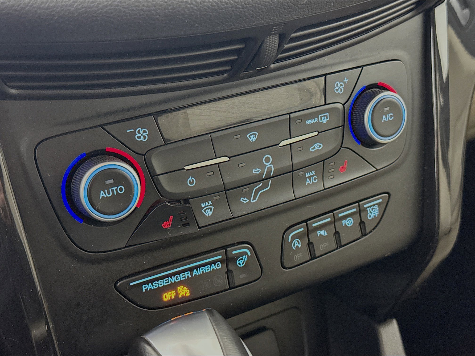 Used 2018 Ford Escape Titanium image 16