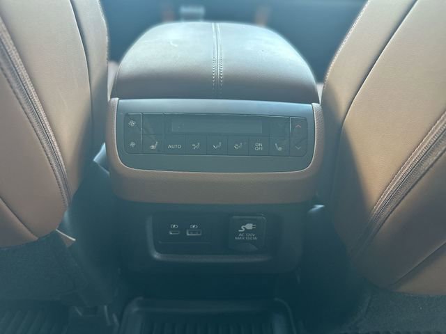 Used 2025 Nissan Pathfinder Platinum w/ Black Appearance Package image 25