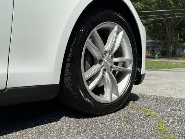 Used 2015 Tesla Model S 85 RWD image 31