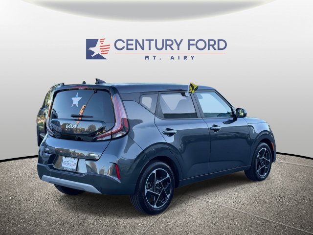 Used 2023 Kia Soul EX FWD image 2