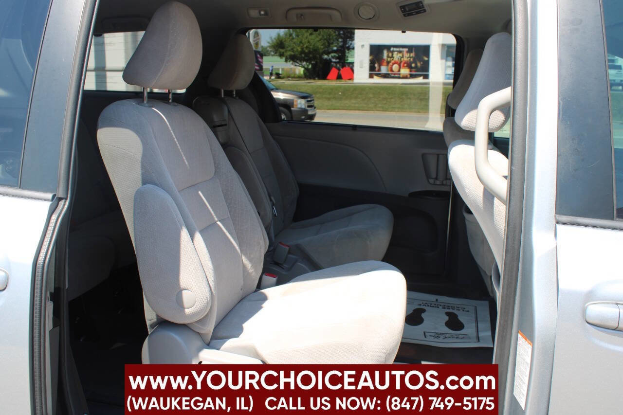Used 2017 Toyota Sienna LE image 17