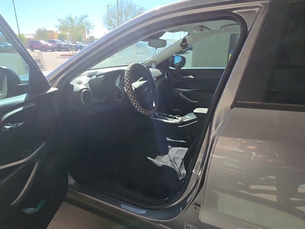 Used 2024 Chevrolet Trax LS w/ Driver Confidence Package FWD image 9