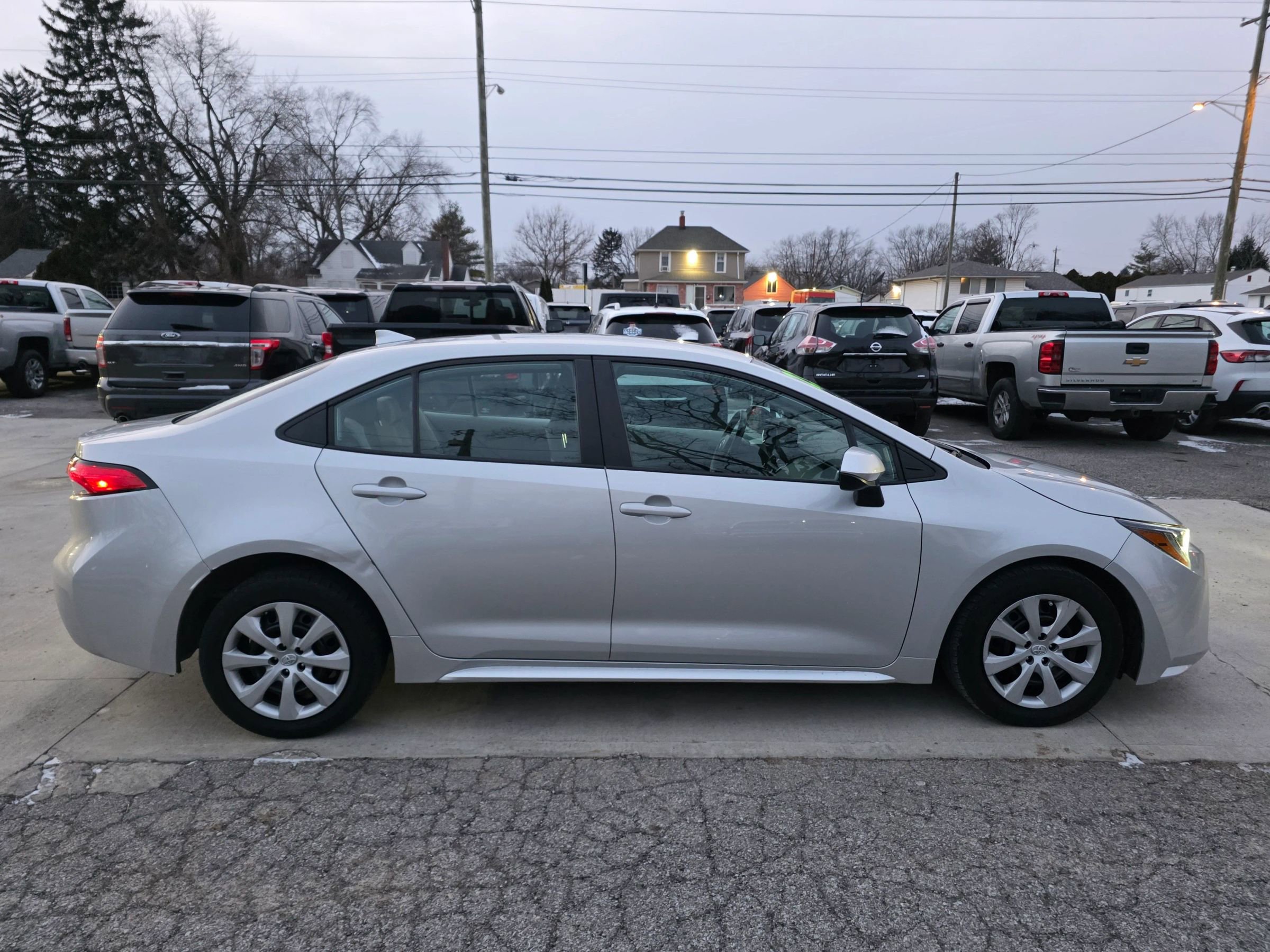 Used 2023 Toyota Corolla LE image 5