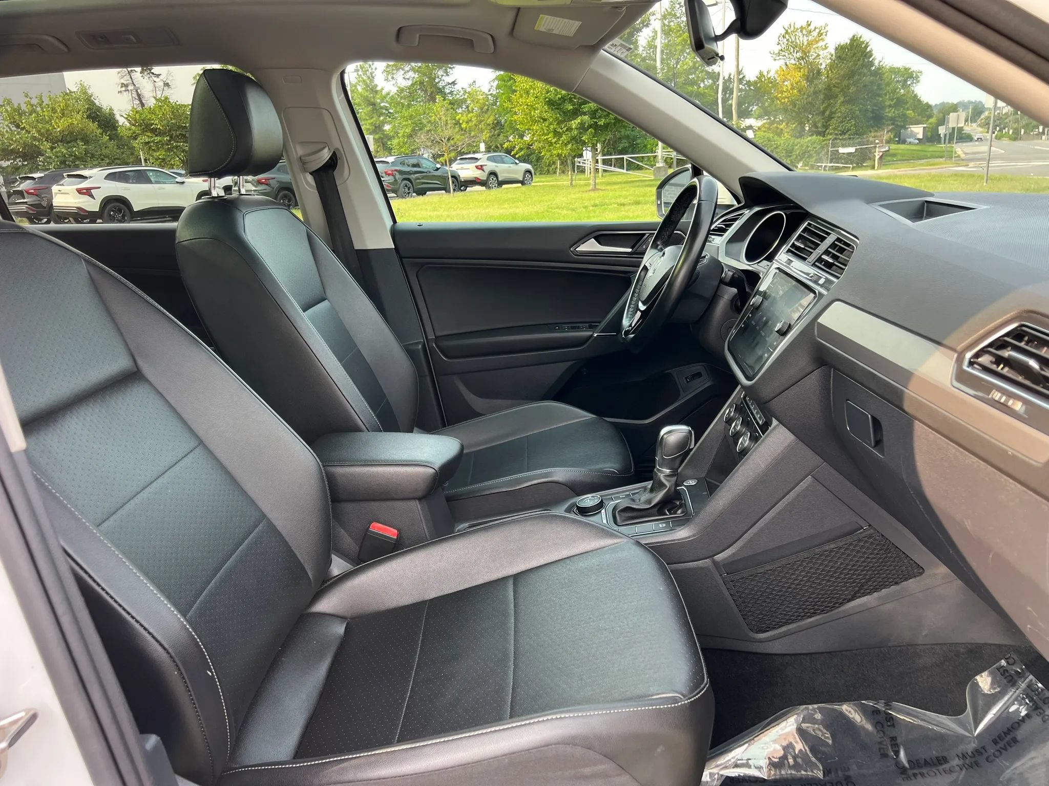 Used 2018 Volkswagen Tiguan SEL AWD/4WD image 16