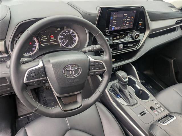 Used 2023 Toyota Highlander XLE image 12