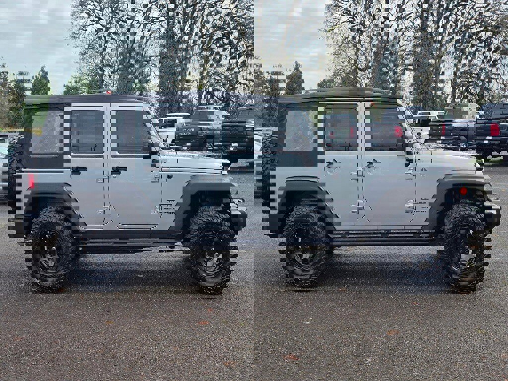 Used 2018 Jeep Wrangler Unlimited Sport w/ Connectivity Group image 9