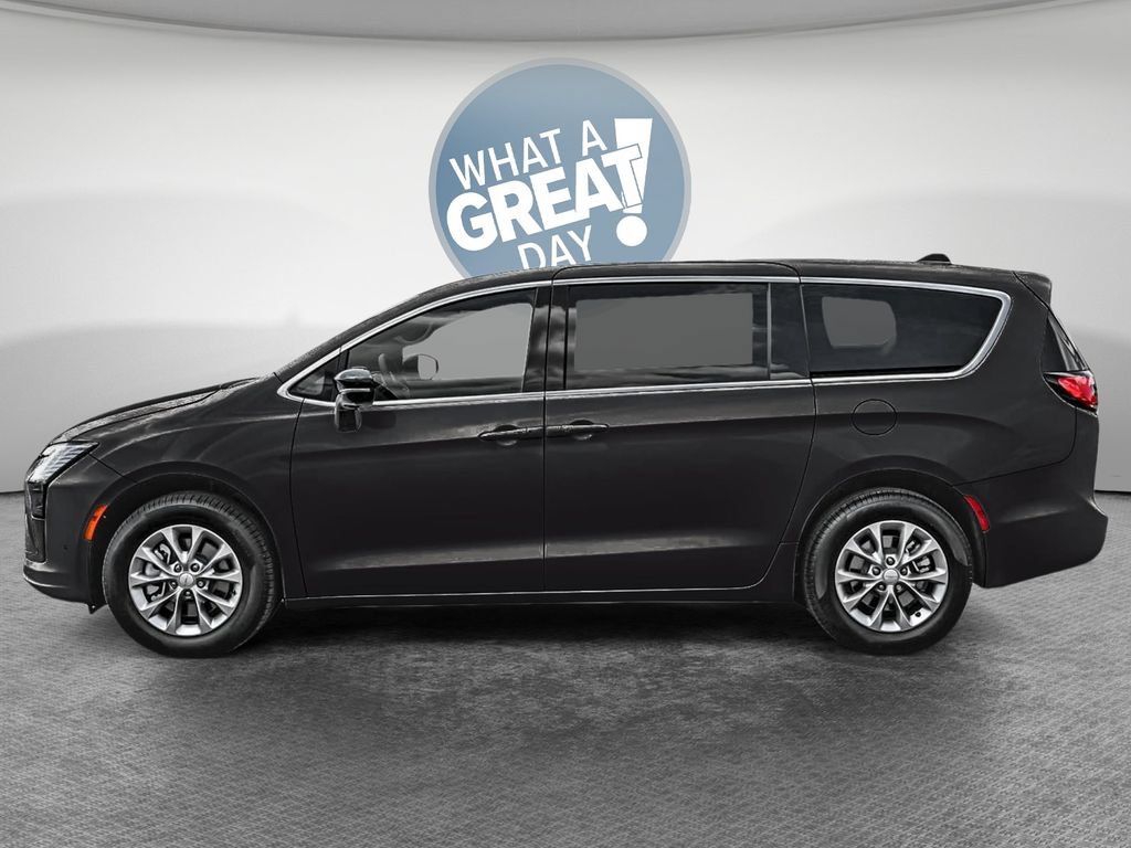 New 2027 Chrysler Pacifica Select w/ Family Tech Group AWD/4WD image 2