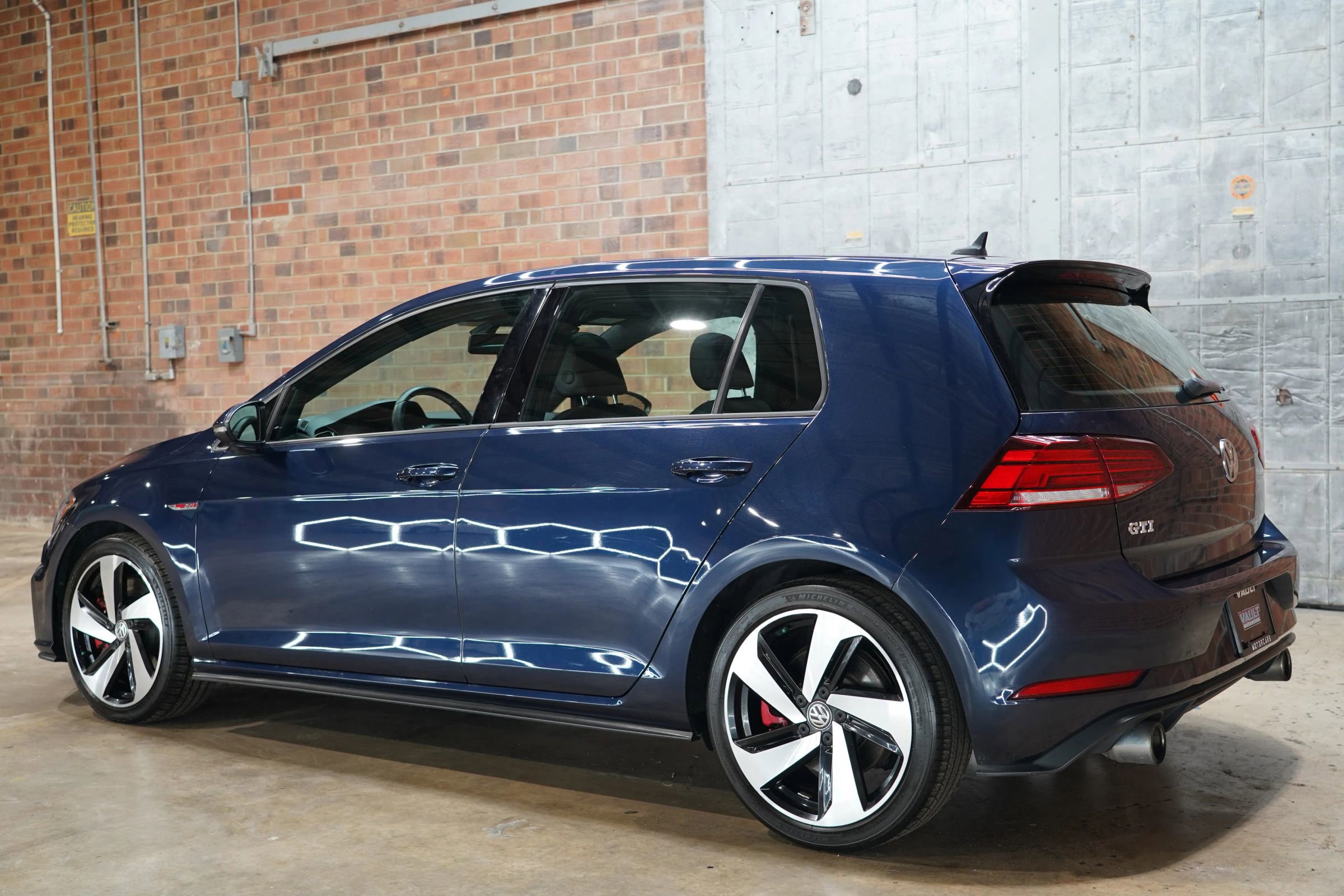 Used 2018 Volkswagen GTI SE w/ SE Leather Package image 11